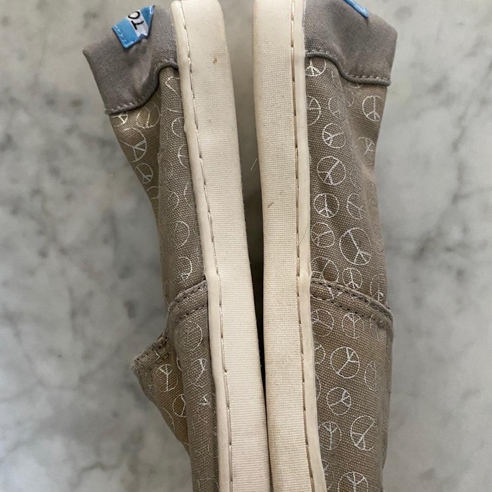 Toms - Picture 5 of 6